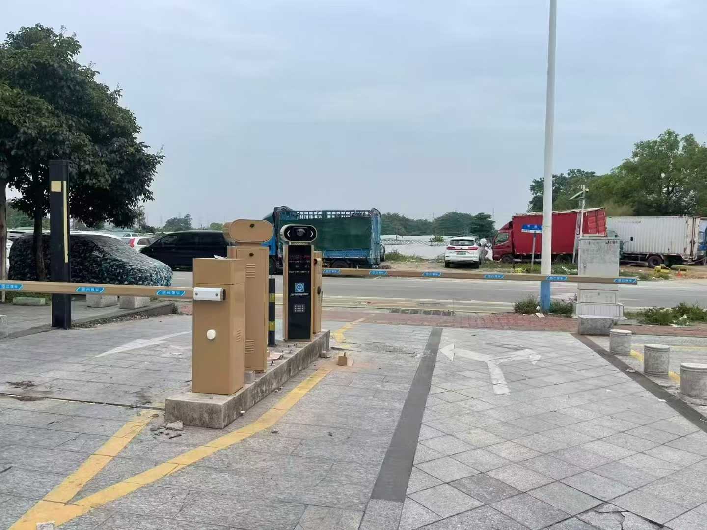 配图