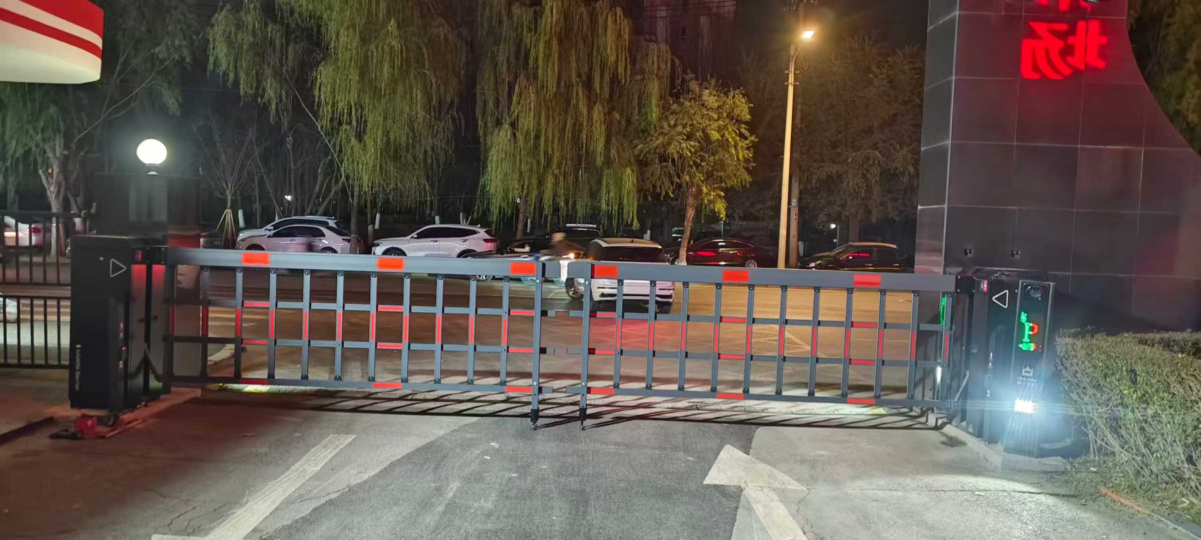 配图
