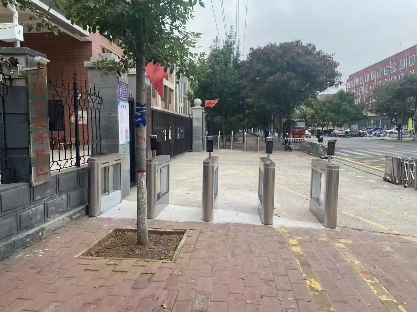 配图